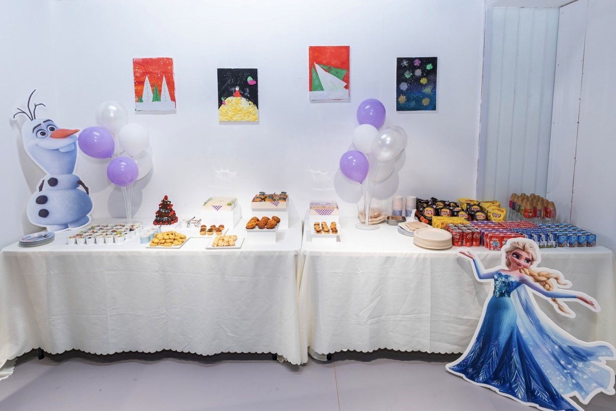 Party food table with snacks, drinks and balloons